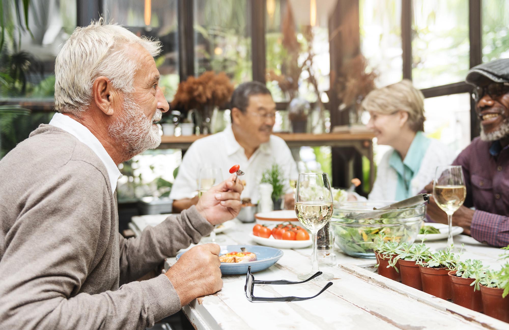 Age Related Hearing Loss Signs During Family Conversations